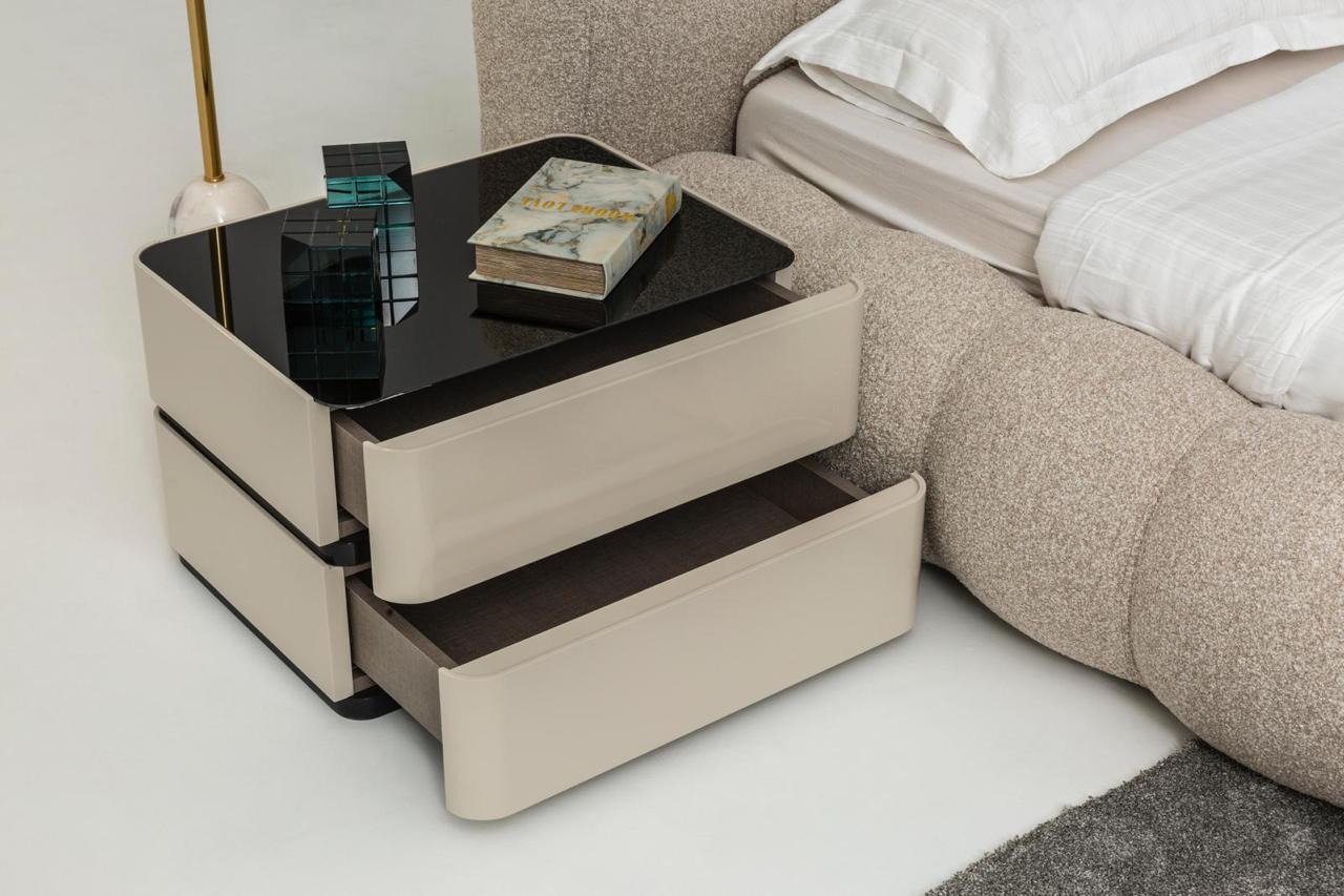 STULISH CONTEMPORARY BED WITH ELEGANT NIGHTSTAND
