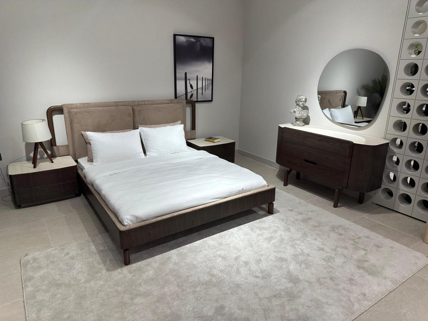 Elegant and Modern Bedroom Furniture Set