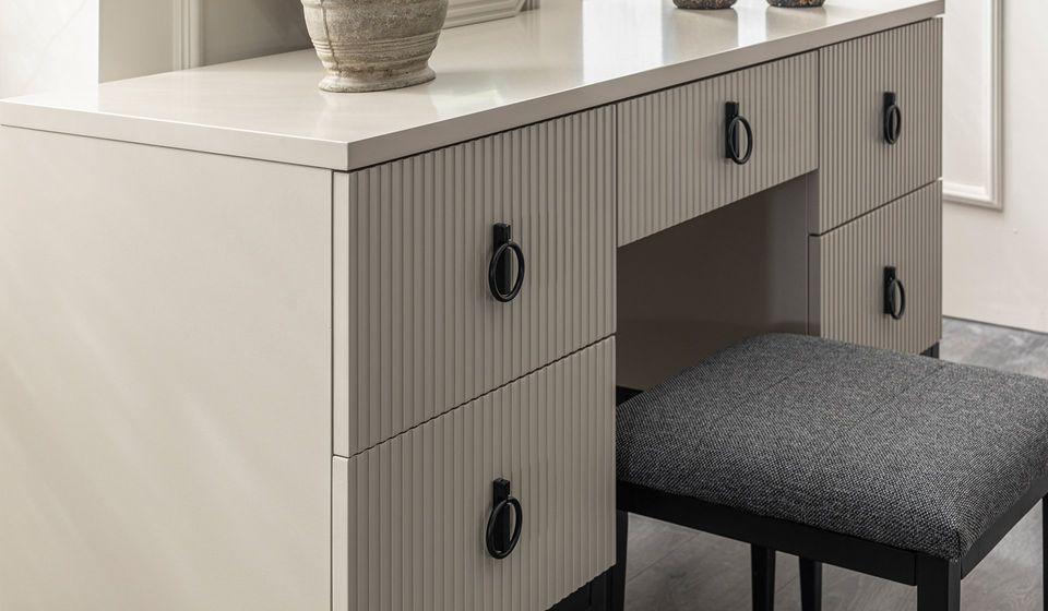 Stylish and Modern Bedroom Set with Wardrobe and Bed