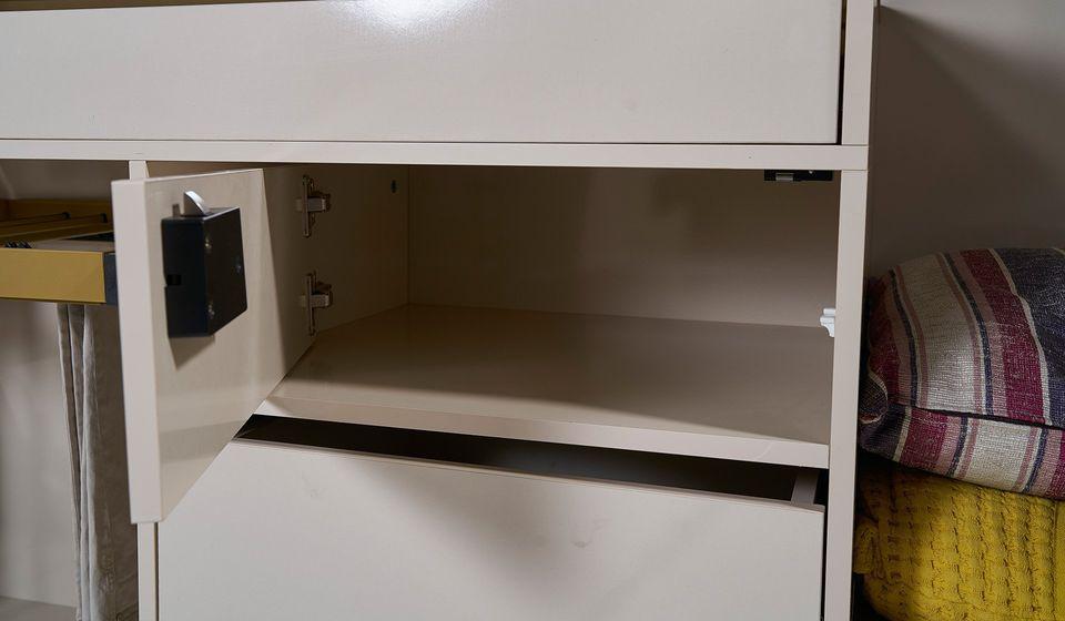 Luxurious and Elegant Bed Set with Nightstands