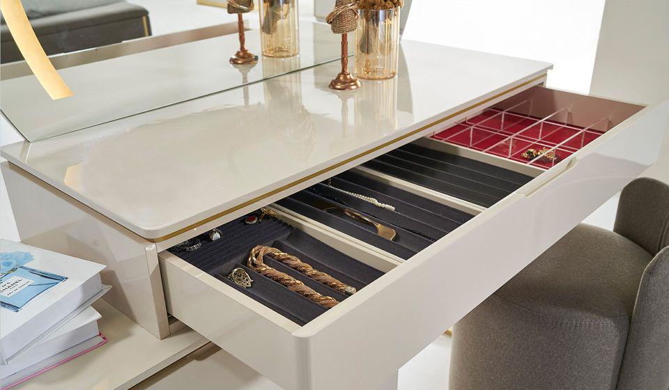 Luxurious and Elegant Bed Set with Nightstands