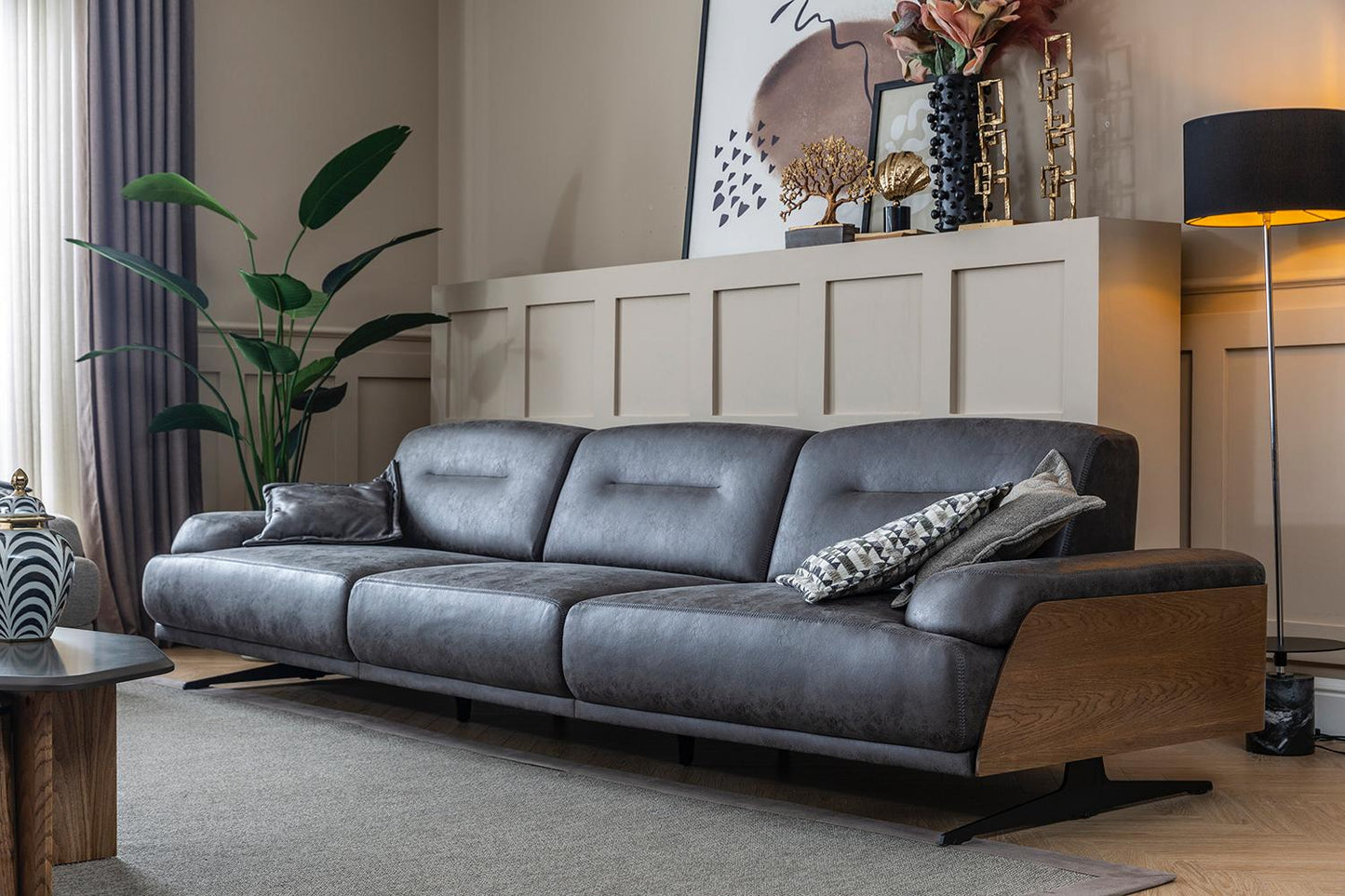 Stylish Modern Sofa for Elegant Living Rooms