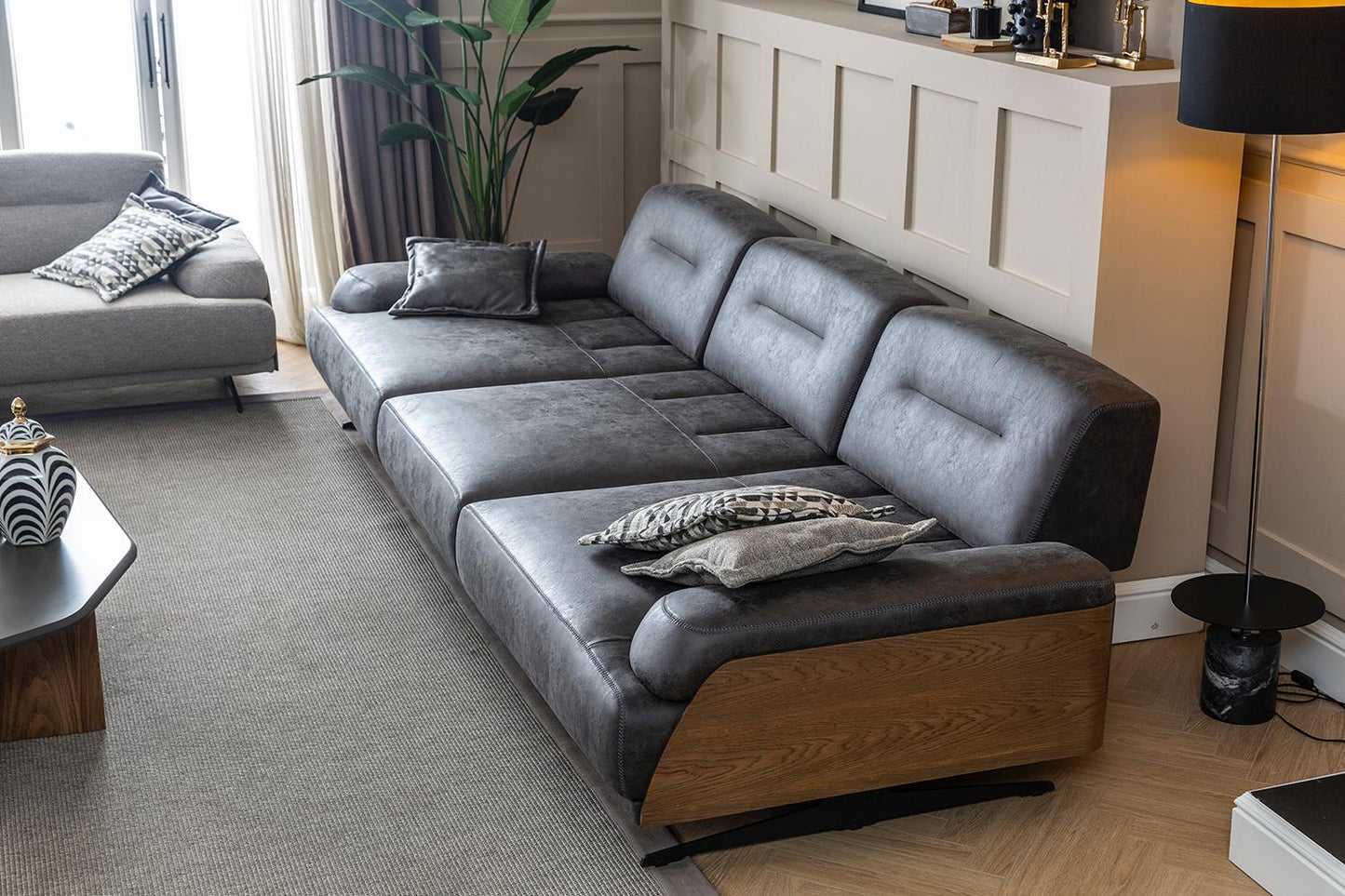 Stylish Modern Sofa for Elegant Living Rooms